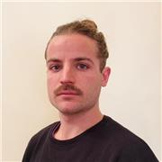 Laureato in Illustrazione e Grafica offre lezioni di Disegno, Storyboard, Animazione e principi di Graphic Design per la Stampa